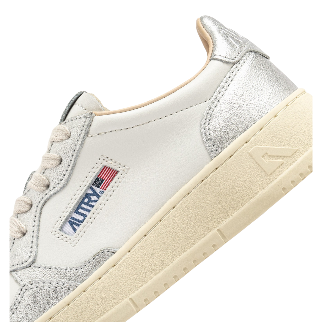 Medalist Low White Silver Trainers