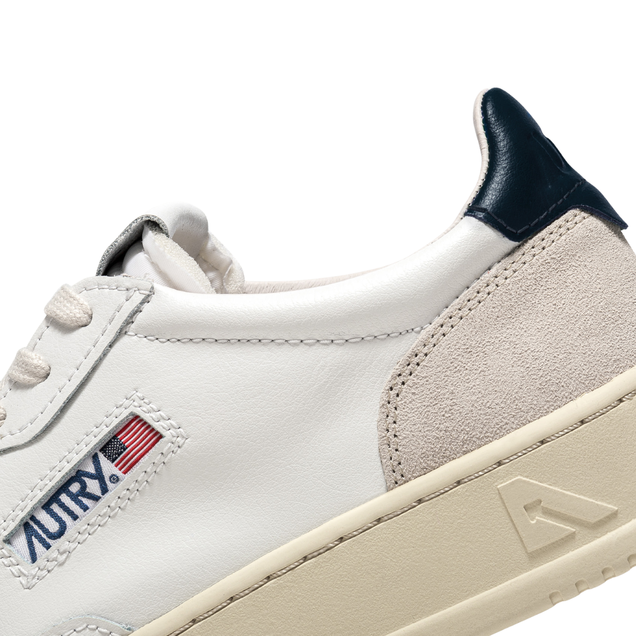 Medalist Low White Blue